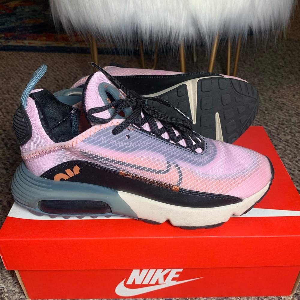 Nike Wmns Airmax 2090 “light arctic pink” (pink, blue, black accents) sneakers